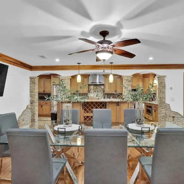 Big 6br,4ba Home W 10-car Parking For Crewsgrps、アトランタのホテル