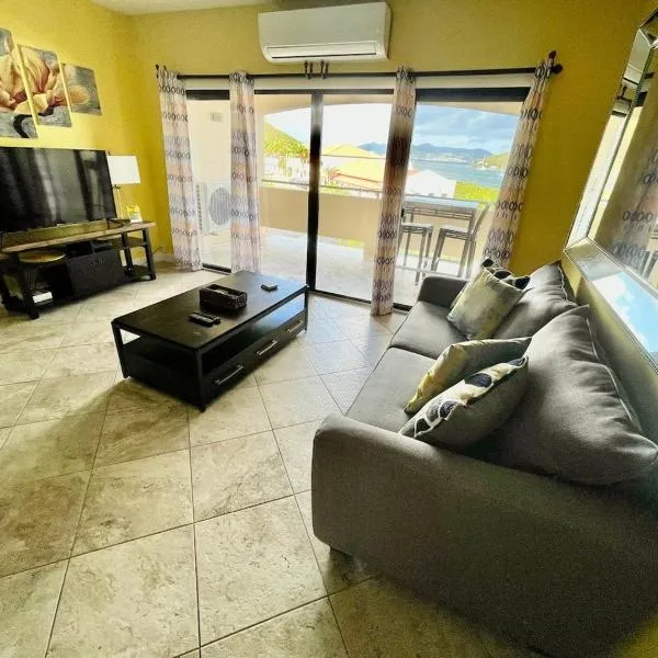 Couples Getaway 1bed 1bath Condo In Red Hook, hotel a Nazareth