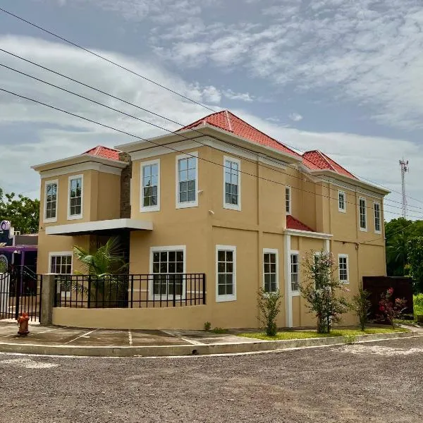 Luxury 4 Bedroom And 3 Bath Riverside Area Home Private Spacious, hotel en San Miguel