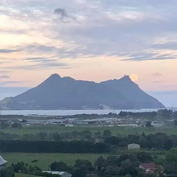Moko Hiwi Escape Ruakākā- Huia Suite, hotel v destinaci Ruakaka