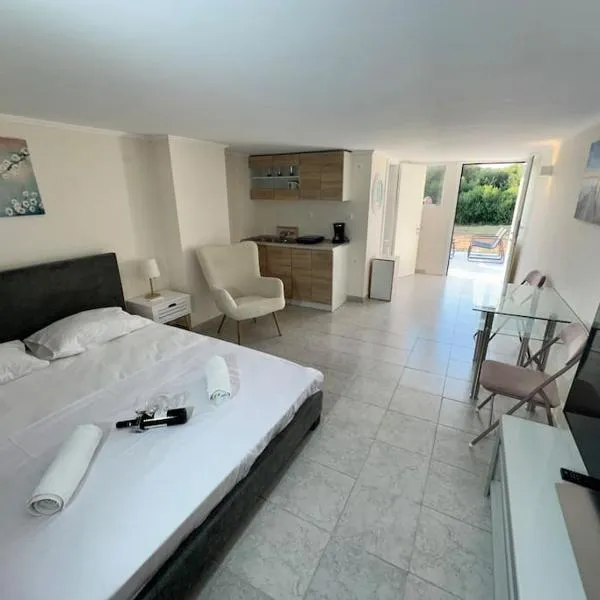 Alexandras studio, hotel v destinaci Gouvia