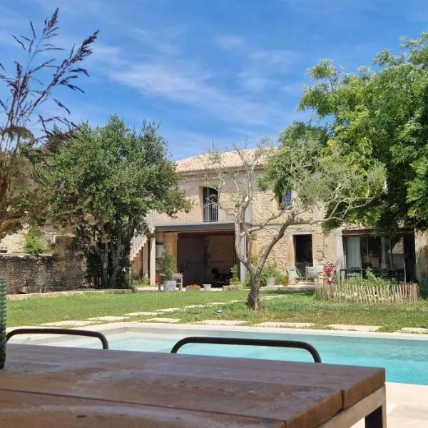 Appartement dans un mas provençal rénové, hotel Saint-Hilaire-dʼOzilhanban