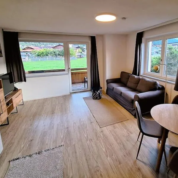 sonnige Ferienwohnung mit Balkon, hotel v destinaci Innsbruck