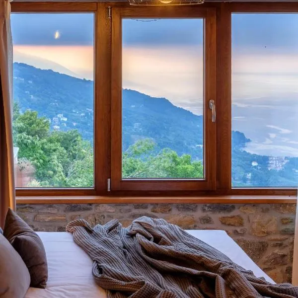 Adama, hotel en Mouresi