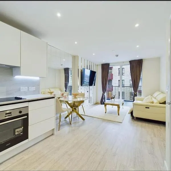 Luxury & Bright Apartment-Near Tube & Shops -Gym Access, hotel v destinaci Hatch End