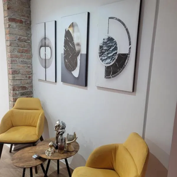 Apollonia Hotel, hotel v destinaci Fier