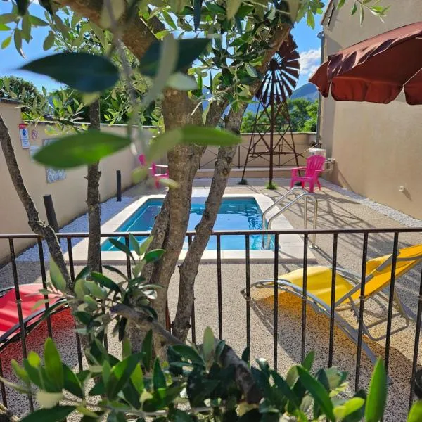 Le Rubiz, hotel v destinaci La Coucourde