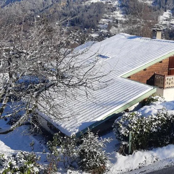 Chalet accueillant avec cheminée à 5 min du centre, hotel em Saint-Gervais-les-Bains
