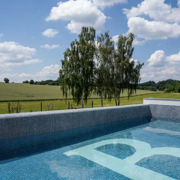 Luxury Loft with Pool close to Munich 130qm, hotel v destinaci Petershausen