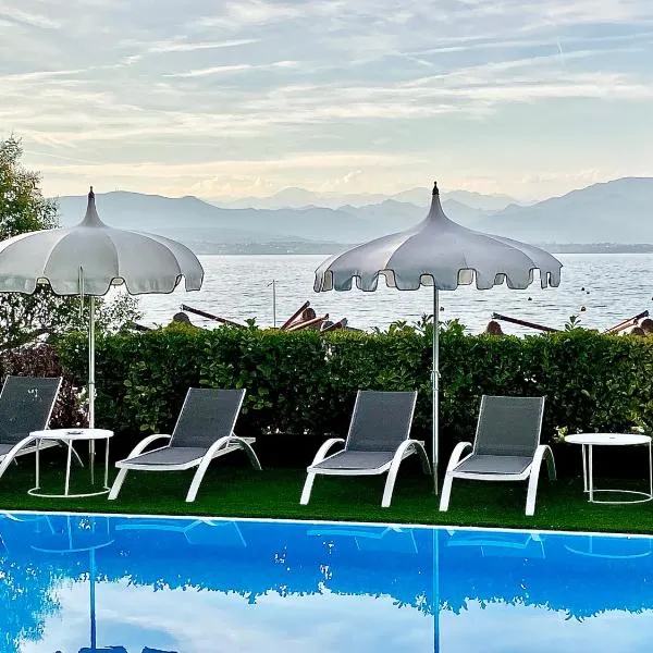 Hotel Aquila D'Oro Desenzano, hotel v mestu Desenzano del Garda