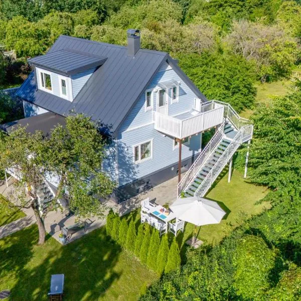 New 3BR family friendly home with huge garden&free parking, ξενοδοχείο στο Ταλίν