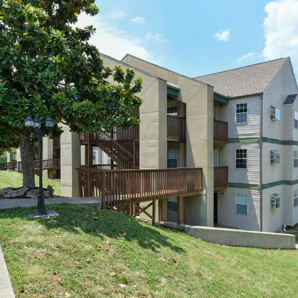 Beautiful Branson Getaway-Next to Silver Dollar City &Tablerock-Family Amenities, Hotel in Branson