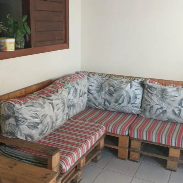 Casa agradável com piscina 12 km da praia, hotel in Parnamirim