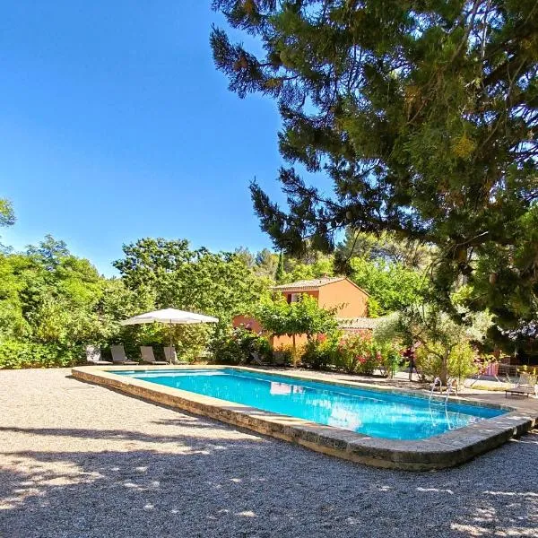 Aix en Provence charmante villa piscine cadre verdoyant 6 personnes, hotel sa Aix-en-Provence