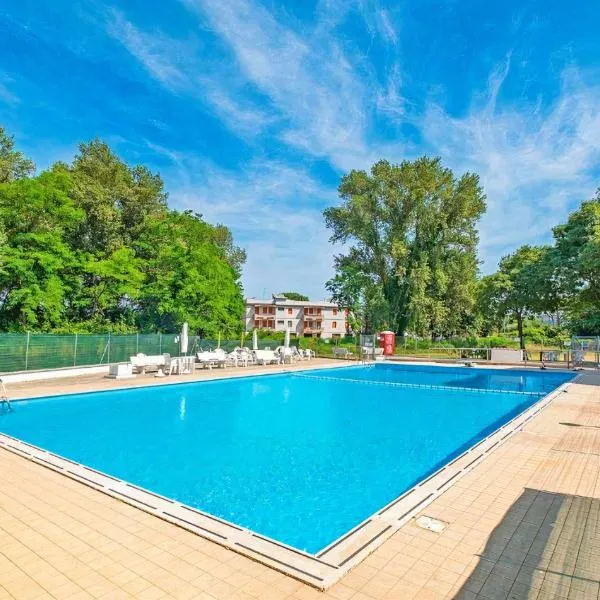 La Dolce Vita - Apartment with shared pool and large terrace, hotel in Lido delle Nazioni