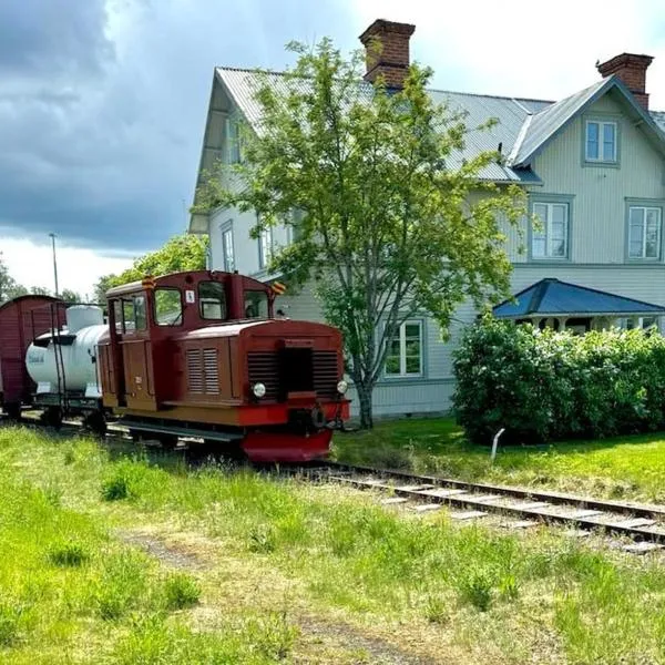 Sjönära Villa Lilla Emma, Jädraås, nära Kungsberget, hotel v destinaci Jädraås