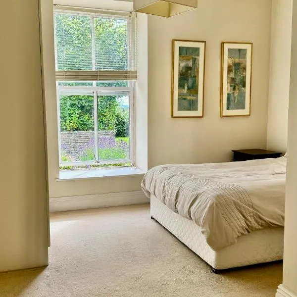 Room with Private bathroom close to Cork city, hotel in Cork
