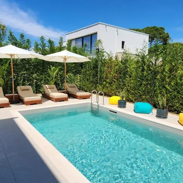 Villa MarYsol - San Pietro Resort - Pool & Hot Tub, hotel di Durrës
