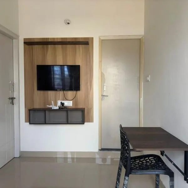 Compact 1bhk in Haralur Near HSR 1st floor 102, hotel in Bangalore