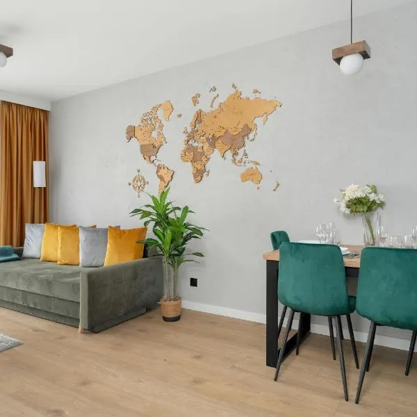 Spacious Apartments with Parking & Balcony in Poznań by Noclegi Renters, מלון בפוזנאן
