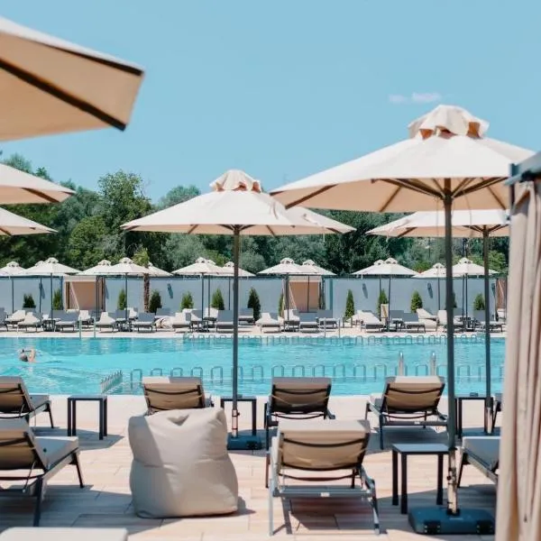 Coconut Hotel And Pool, hotel a Gevgelija