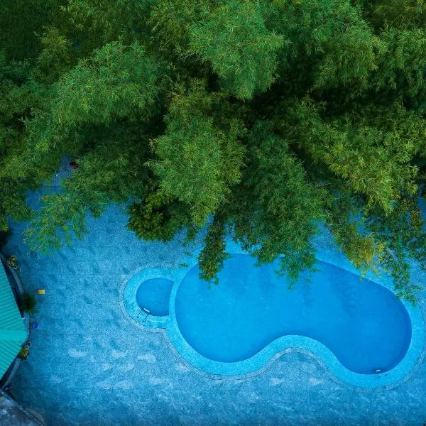 Tiger Trail Resort, hotel a Jhirna