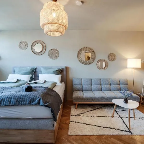 Boho Design Studio with Free Parking & AirCon by HERO HOMES, hotel i Graz