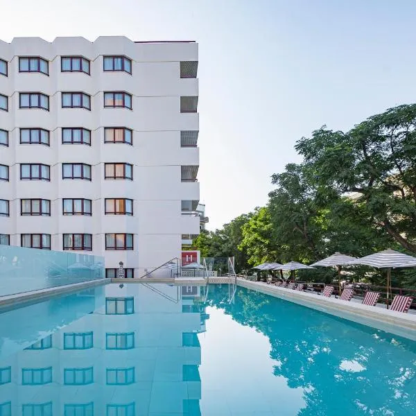Hesperia Sevilla, hotel in Seville
