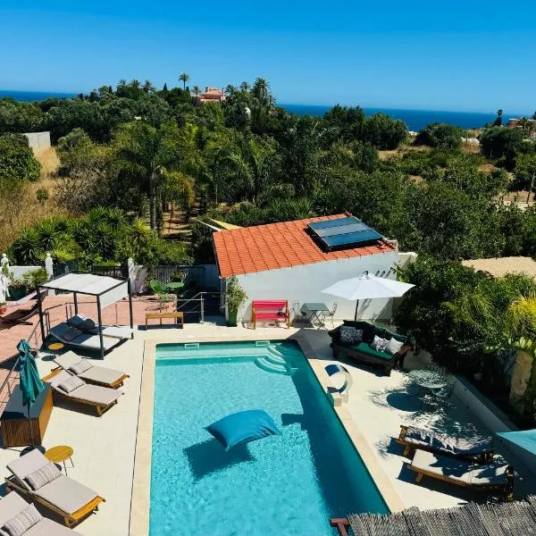 Palm View Guesthouse, adults only, hotel di Luz