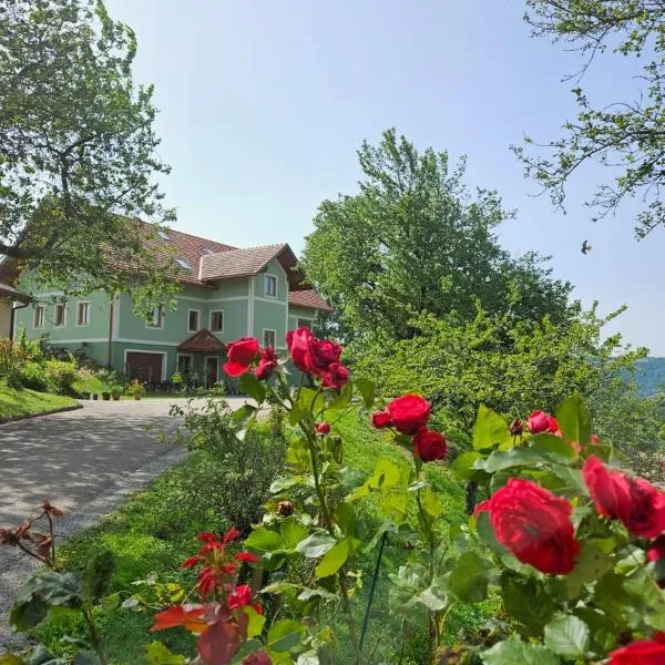 Gästezimmer Weisch, hotel v destinaci Leutschach