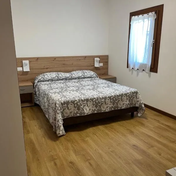 Cantarane Guest House, hotel v destinaci Rovarè