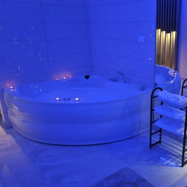 Jacuzzi Apartman De Lux - Cacak, hotel u Čačku