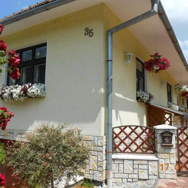 Pobytový domček Studničná, hotel v destinaci Komjatná