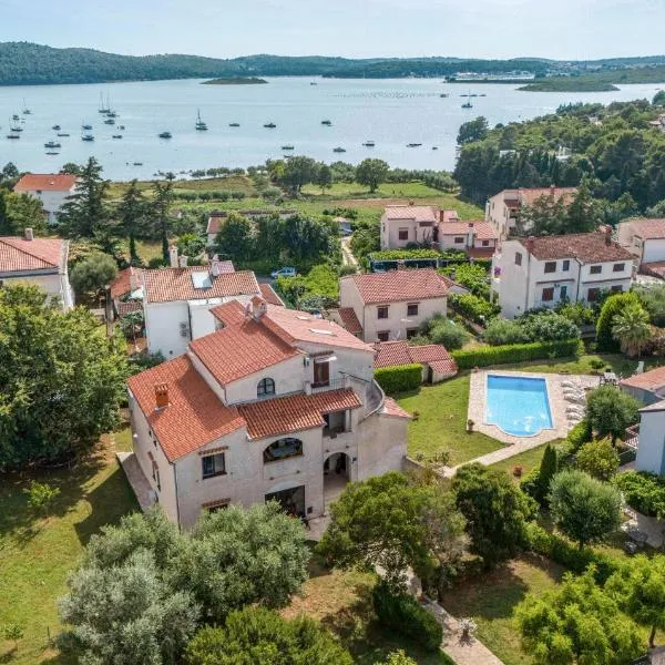 4 Bedroom Gorgeous Apartment In Medulin, hotel in Medulin