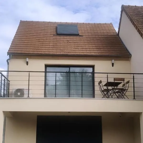 Maison au calme, Disneyland à 10mn et Paris à 35mn en voiture, hotel in Villeneuve-Saint-Denis
