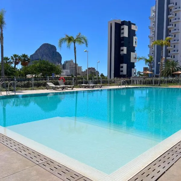 Modern 3-Bedroom with Padel and Pool Access, hotel in Calpe