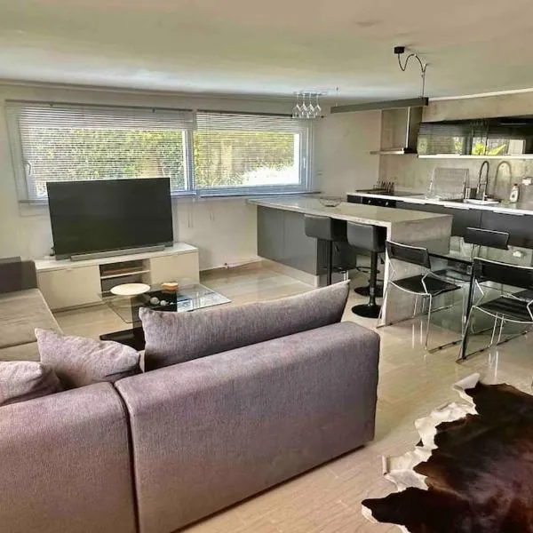 Modern and cozy apartment, hotel en Vélon