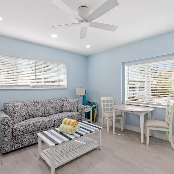 Creole Garden Cottage at Palmview Inn of Sanibel with Bikes, hotel in Sanibel