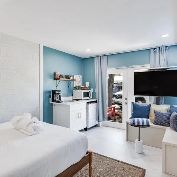 The Palm Frond - Upgraded Studio at PalmView of Sanibel with Bikes, hotel en Sanibel