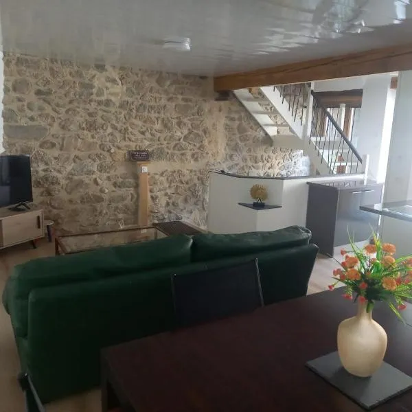 Le Gîte des Tisserands, hotel v destinaci Villefranche-de-Conflent