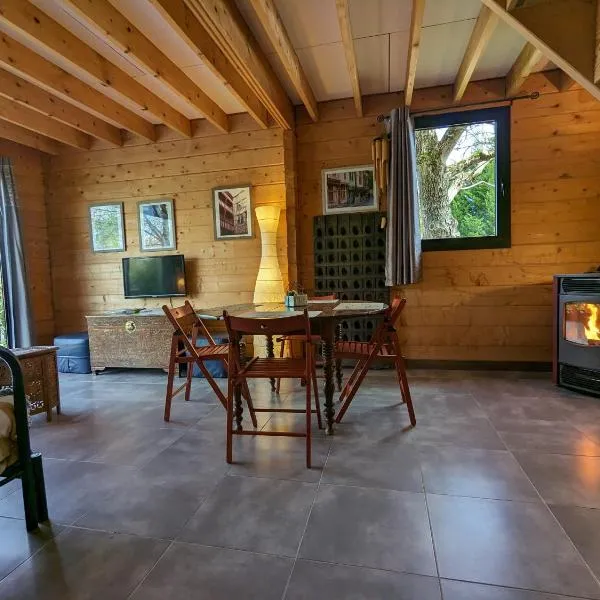 Les chalets Aux Gîtes d'Orient, khách sạn ở Géraudot