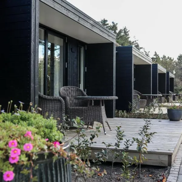 BLÅBJERGGAARD - Hennebysvej 60, hotel v destinaci Henne Strand