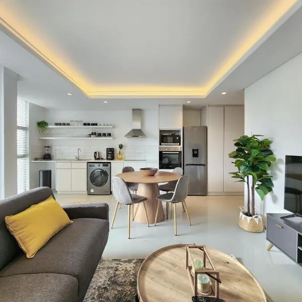 Elegant minimalist apartment in vibrant Woodstock, hotel v Kapském Městě