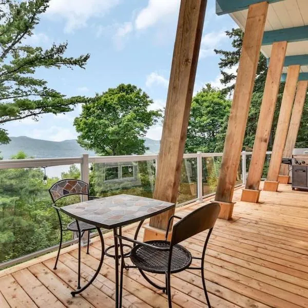 Cottage with water view and hot tub - Le pin blanc, hotell sihtkohas Baie-Saint-Paul