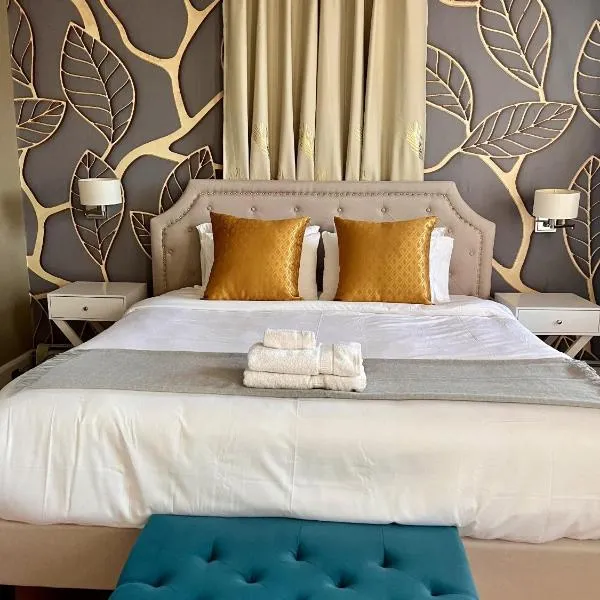 Spacious 4BR Near Subway, Sleeps 8per Easy Access to Downtown Boston: Boston'da bir otel