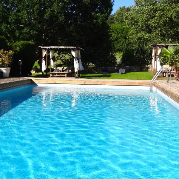 La maison de Gilbert Jacuzzi Piscine chauffée, hotel v destinácii Chaudes-Aigues