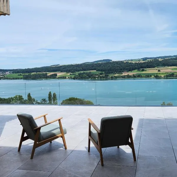 Lakeview Guest Rooms with huge rooftop terrace, hotel v destinaci Beinwil