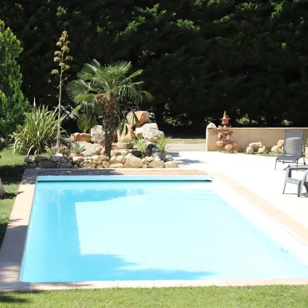 Duplex de charme au coeur de la Provence., hotel v destinaci Pertuis