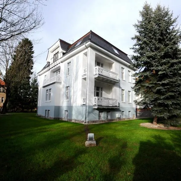 Villa Cervi, hotel Barcinekben