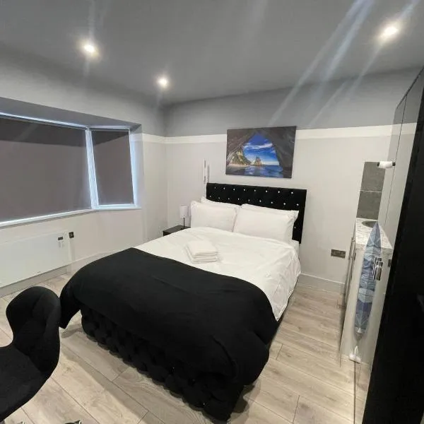 Letzi Ensuite, 15 Min to Heathrow, Fast WiFi, hotel in Hayes